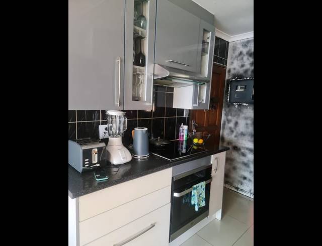 2 BEDROOM SIMPLEX FOR SALE IN ROODEPOORT WEST